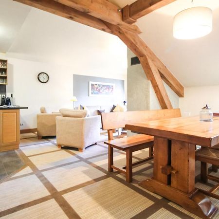 Exceptional 3 Bed Penthouse With Fireplace And Stunning Views فلين المظهر الخارجي الصورة