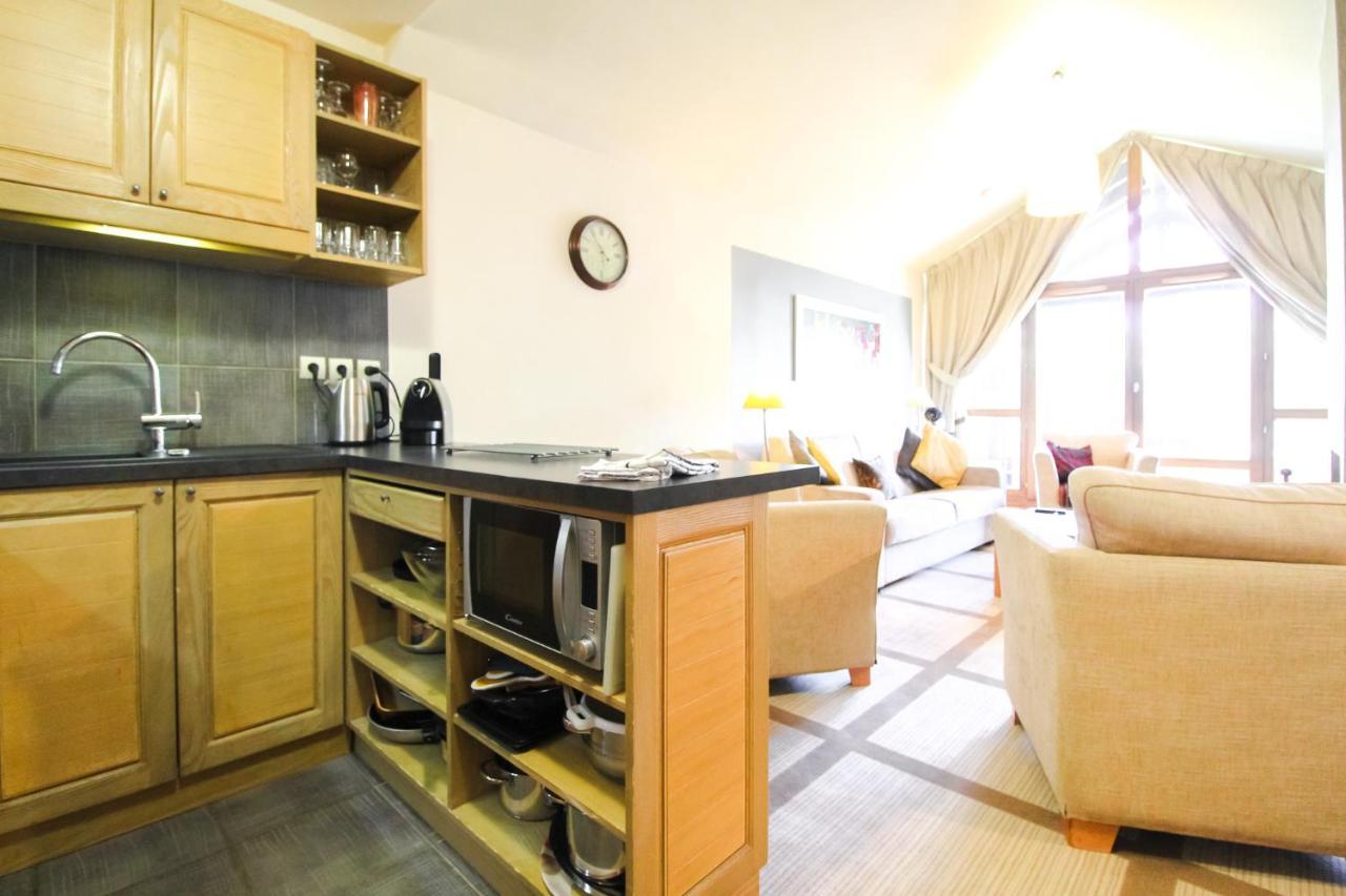 Exceptional 3 Bed Penthouse With Fireplace And Stunning Views فلين المظهر الخارجي الصورة