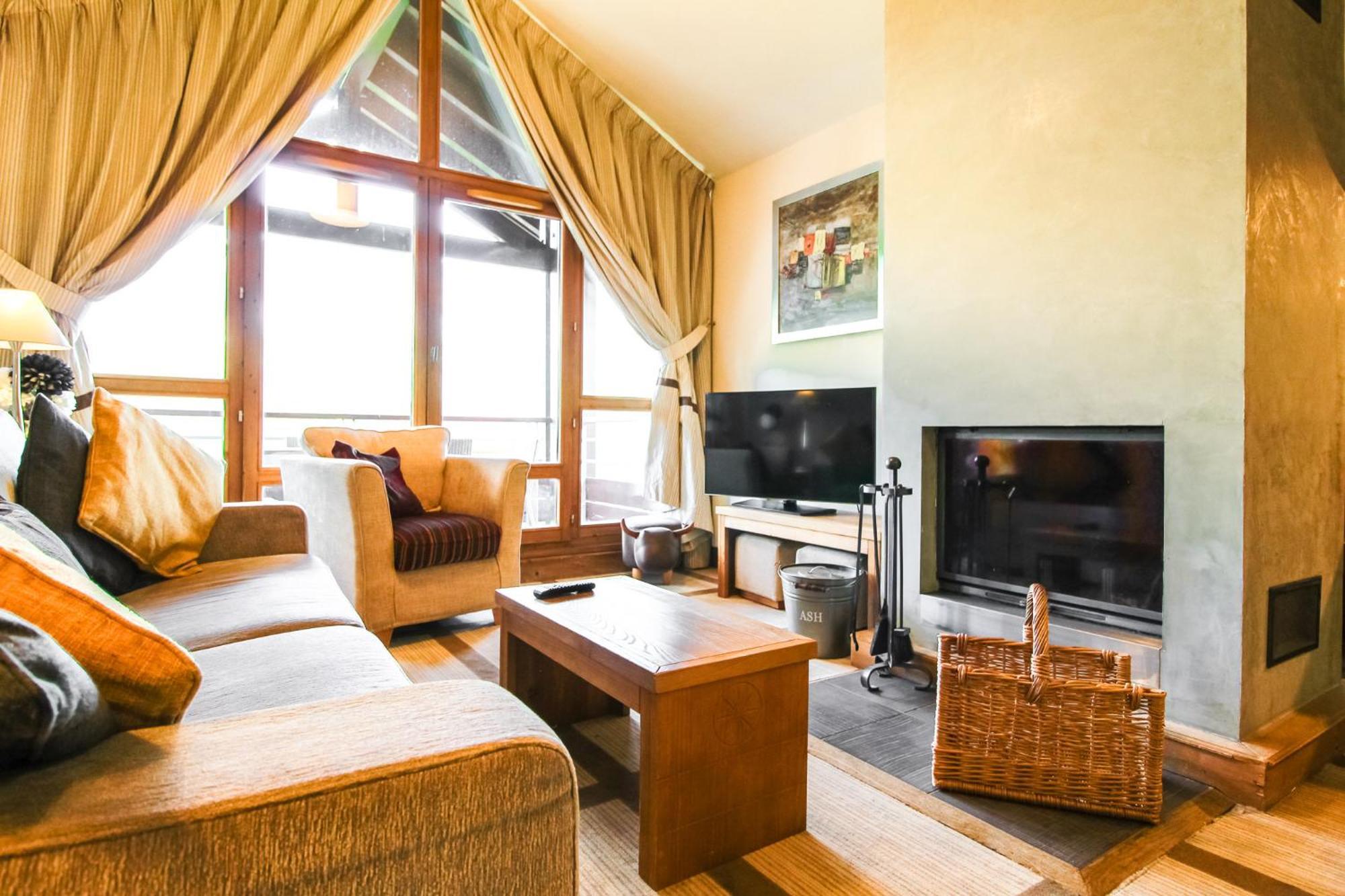 Exceptional 3 Bed Penthouse With Fireplace And Stunning Views فلين المظهر الخارجي الصورة