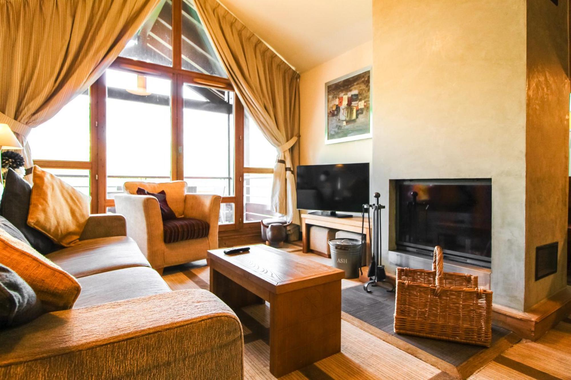 Exceptional 3 Bed Penthouse With Fireplace And Stunning Views فلين المظهر الخارجي الصورة